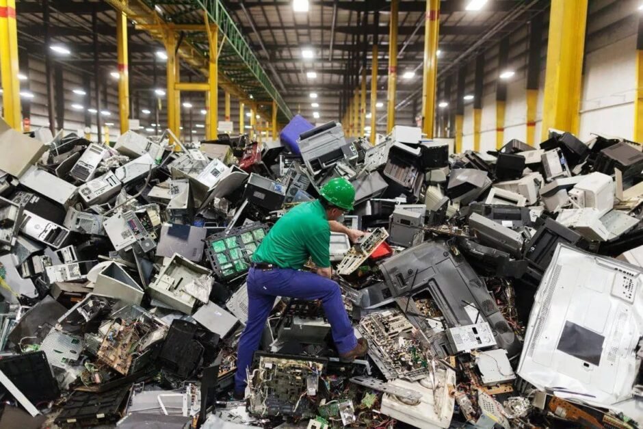 What is E-Waste, and How to Dispose of It Responsibly?