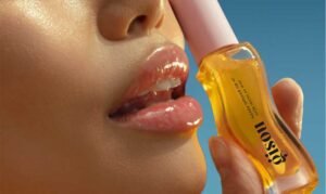 How to Build a Lip Care Routine Featuring Lip Oils